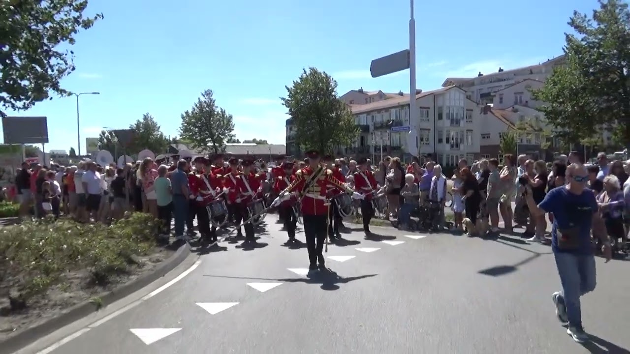 Flora Band Rijnsburg tijdens Flowerparade deel 2