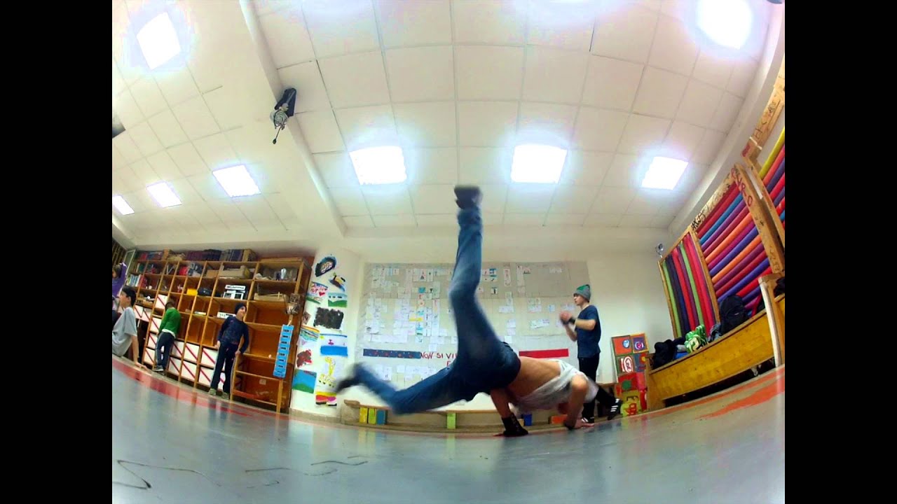 Mammut Scampia - Lezioni di Breakdance