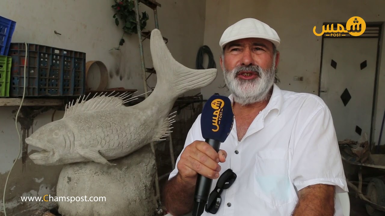 نحات خارق بوجدة يبدع في نحت الأجسام و يقدم نصائح مهمة لنحات سمكات المهدية