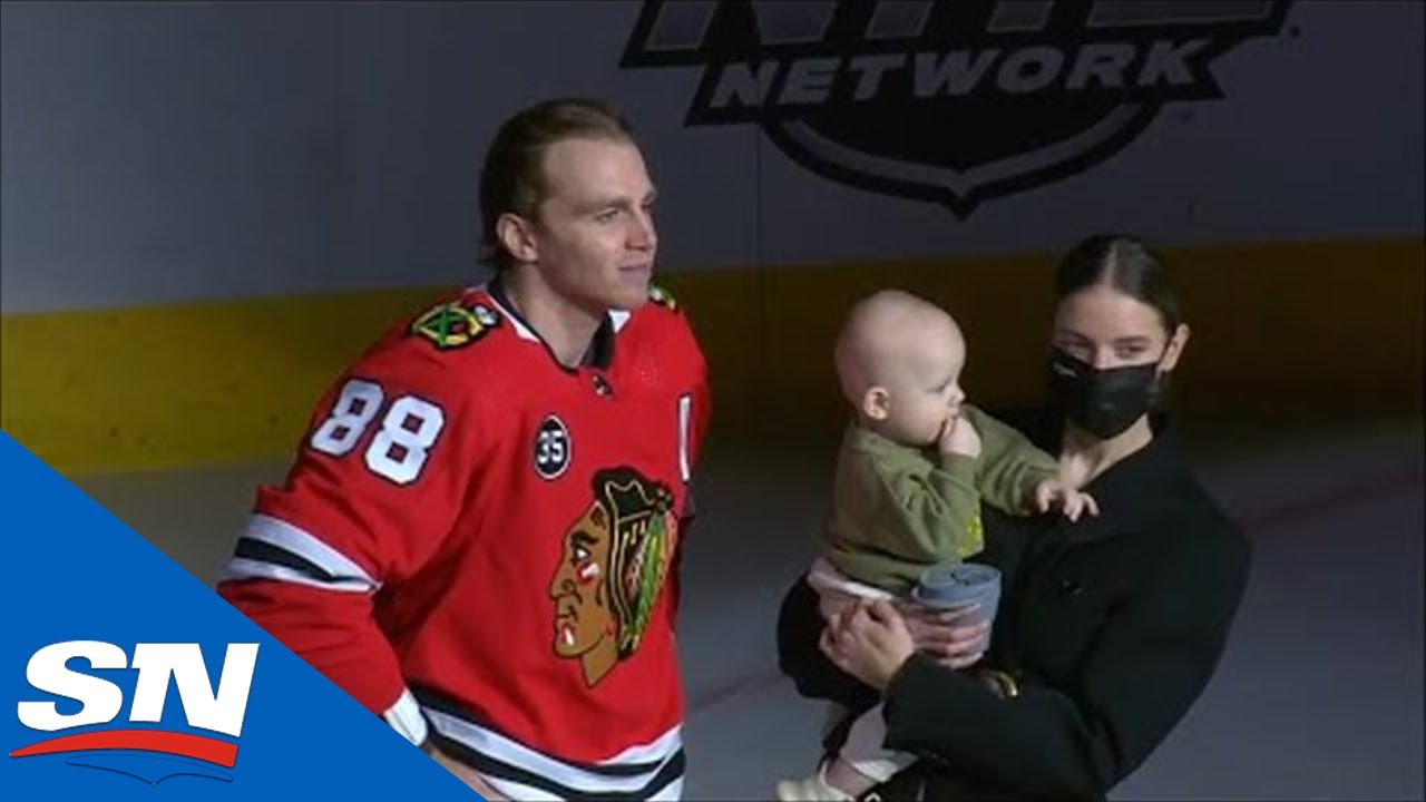 Blackhawks Honour Patrick Kane's 1000th NHL Game In Front Of Fans