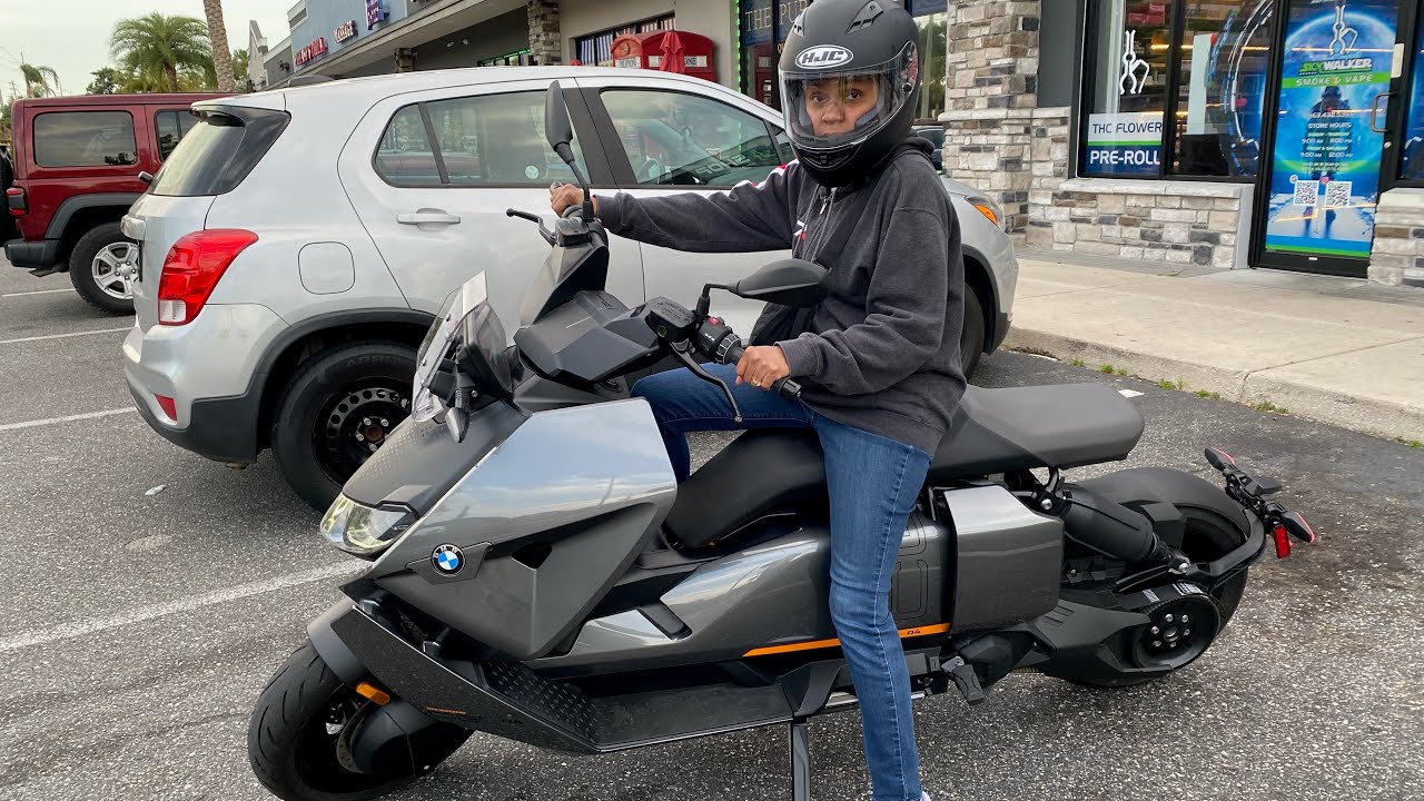 2023 BMW CE 04 Review