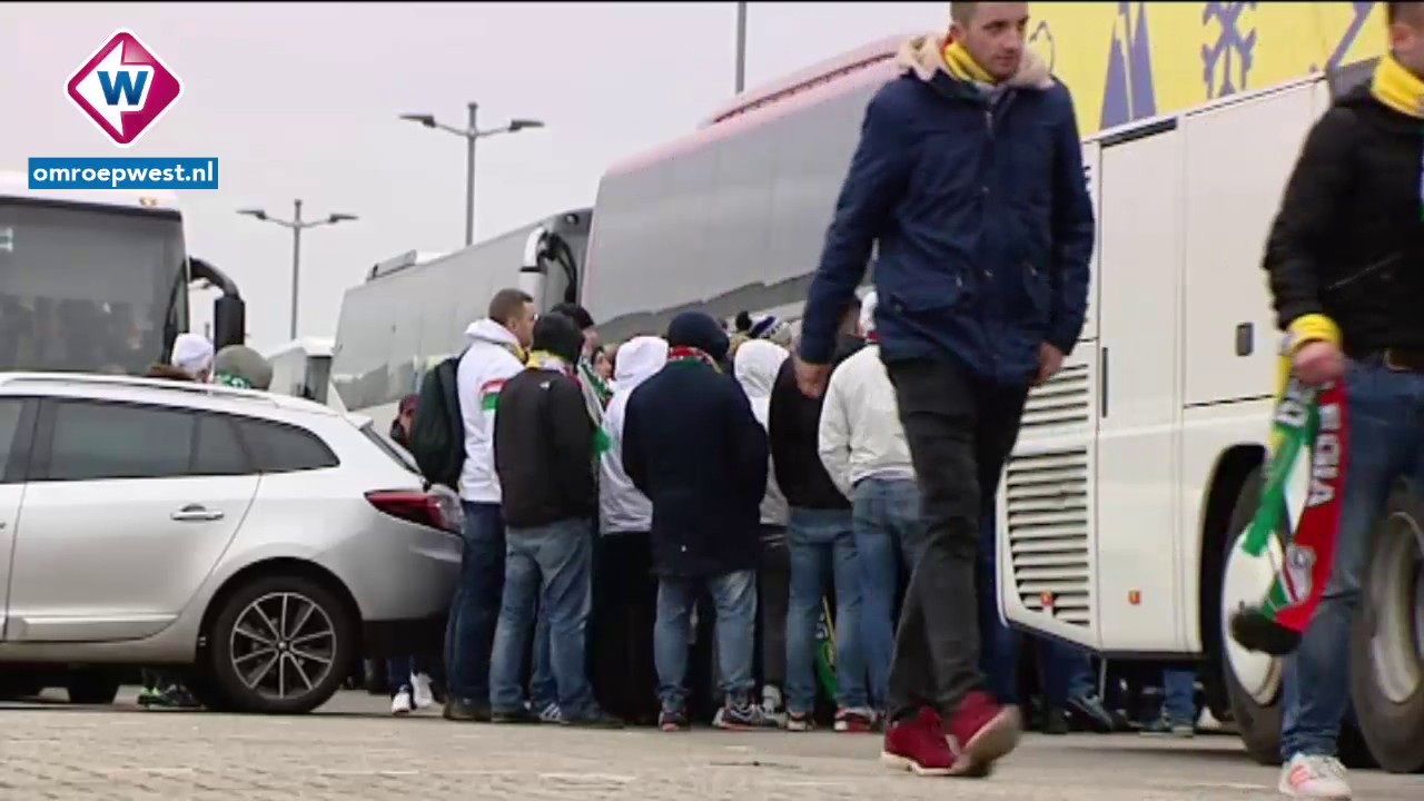 Supporters Legia Warschau vanaf ADO Den Haag naar Ajax in Amsterdam