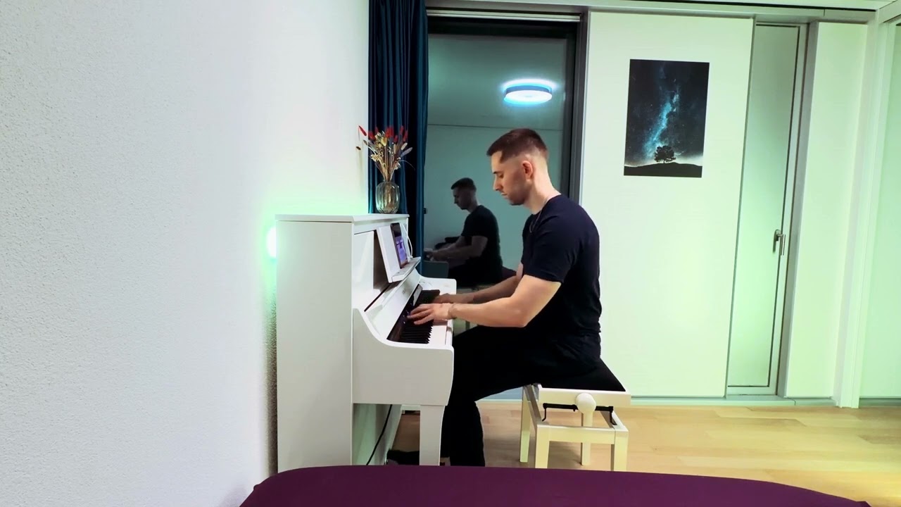 Elvis Presley - Can’t Help Falling in Love With You | Flowkey Level 2/4 Piano Version