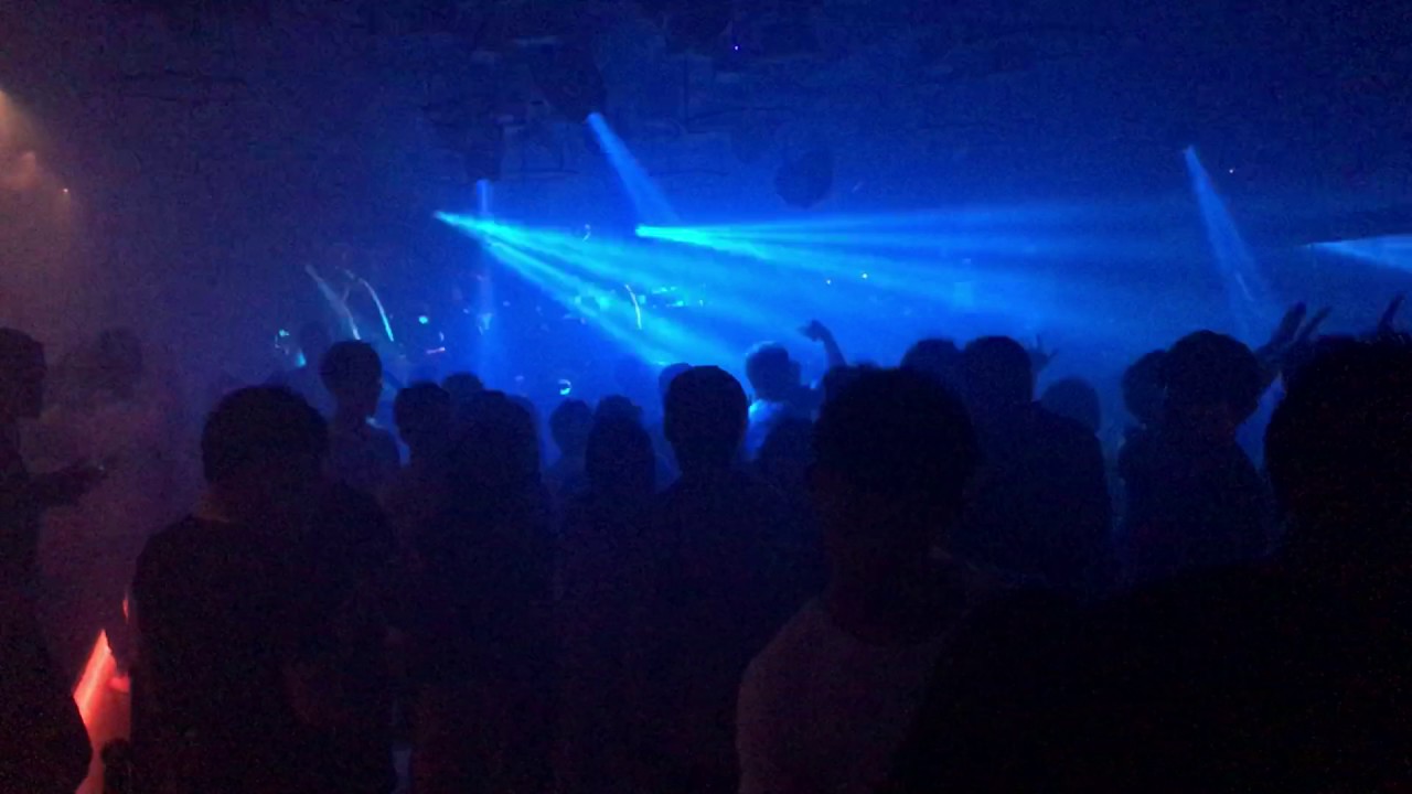 人生初のクラブ行ってきた。。。こんな世界が渋谷にあったとは・・・
