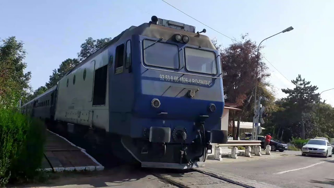 EGM 1326 cu trenul IR1932 Oradea-Mangalia în Neptun Hc.