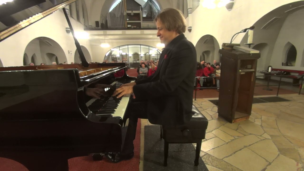 Peter Laul plays Mussorgsky Pictures At An Exhibition