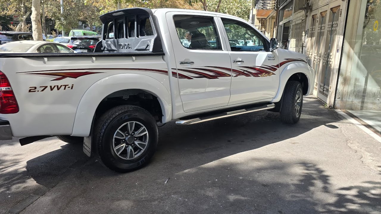 The mighty Hilux under a rain of foam – from dirt to shine ✨🚙