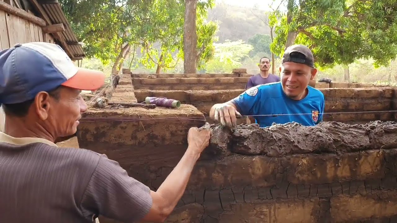 Ésta Casa De Lodo Durará Muchos Años!