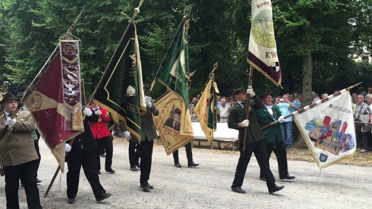 Schlussbild der Parade der St. Sebastianus Sch&uuml;tzen D&uuml;sseldorf 1316 zum 700j&auml;hrigen Jubil&auml;um