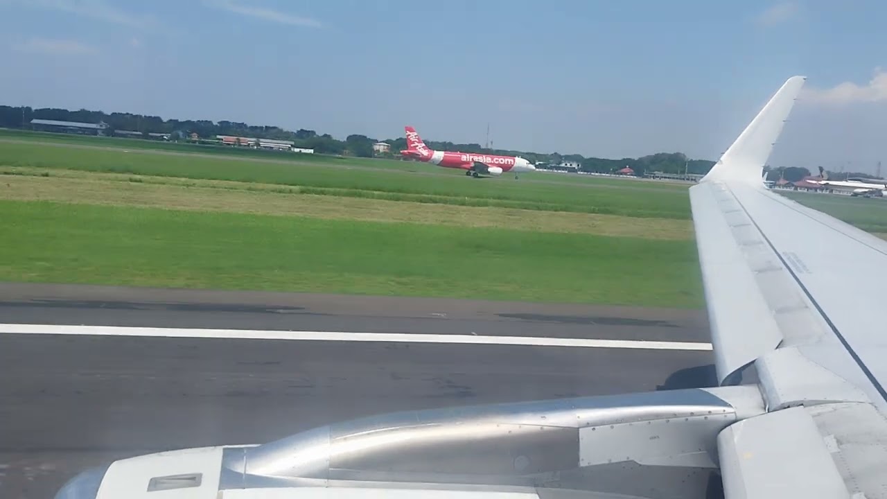 Beautiful takeoff Scoot A320 IAE engine view
