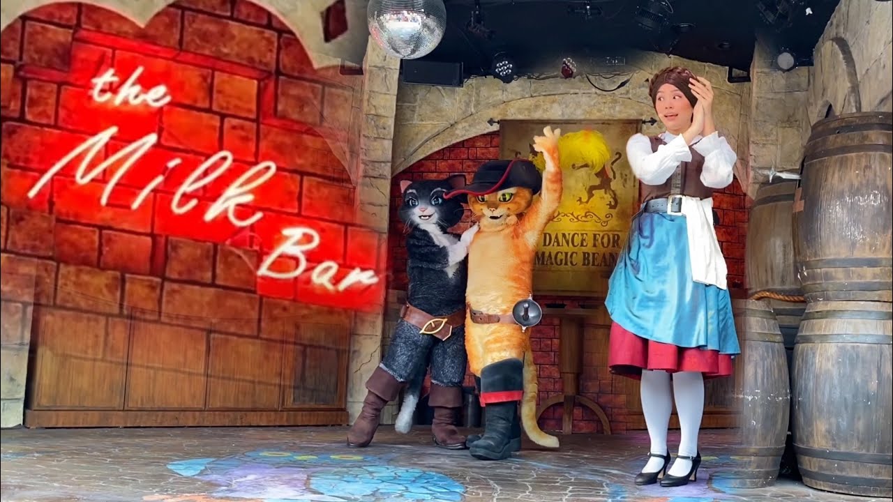 Puss in Boots | The Milk Bar | Dance for the Magic Beans | Universal studios | Singapore | PinkSugar