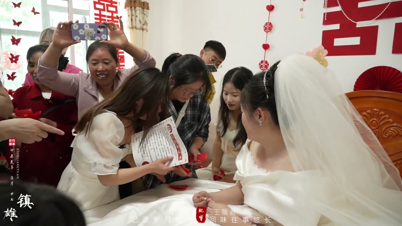 来自昭通镇雄人口第一大镇泼机刘先生与王女士7月2号的婚礼！ 我迈过人间万物，我从不慌张，唯独你踏过山水归来一刻，我方寸大乱，还小鹿乱撞。💓也只有这句话能够描述这位语文老师婚礼当天的心情了吧！递花的