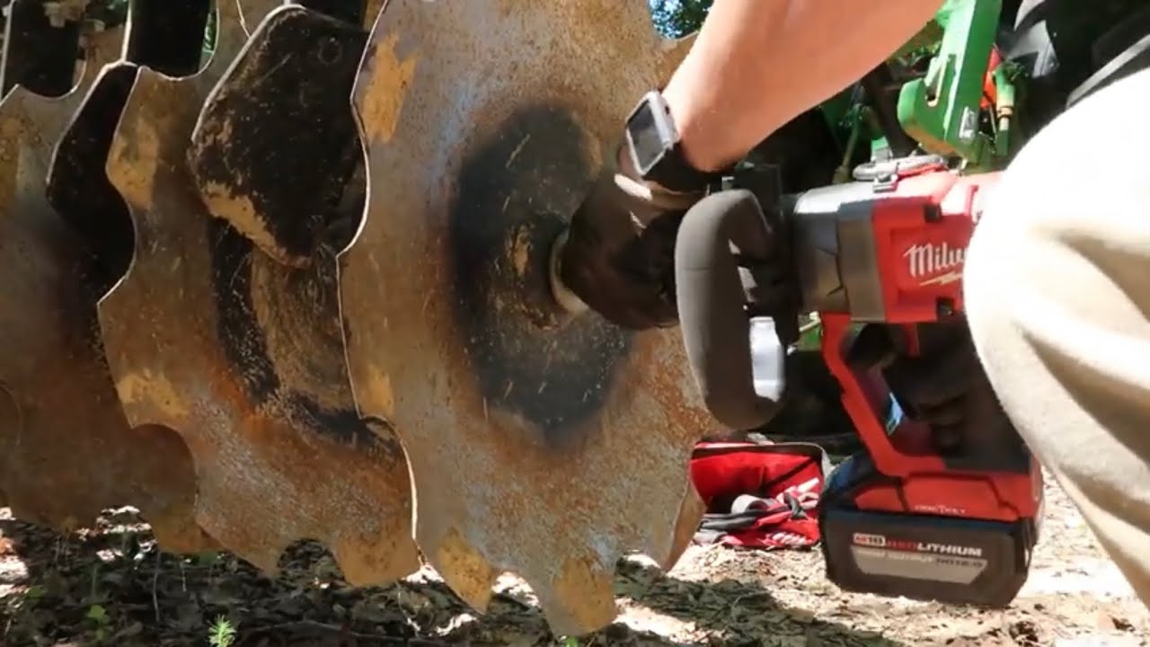 The discing fiasco | John Deere & a Frontier disc 🙄