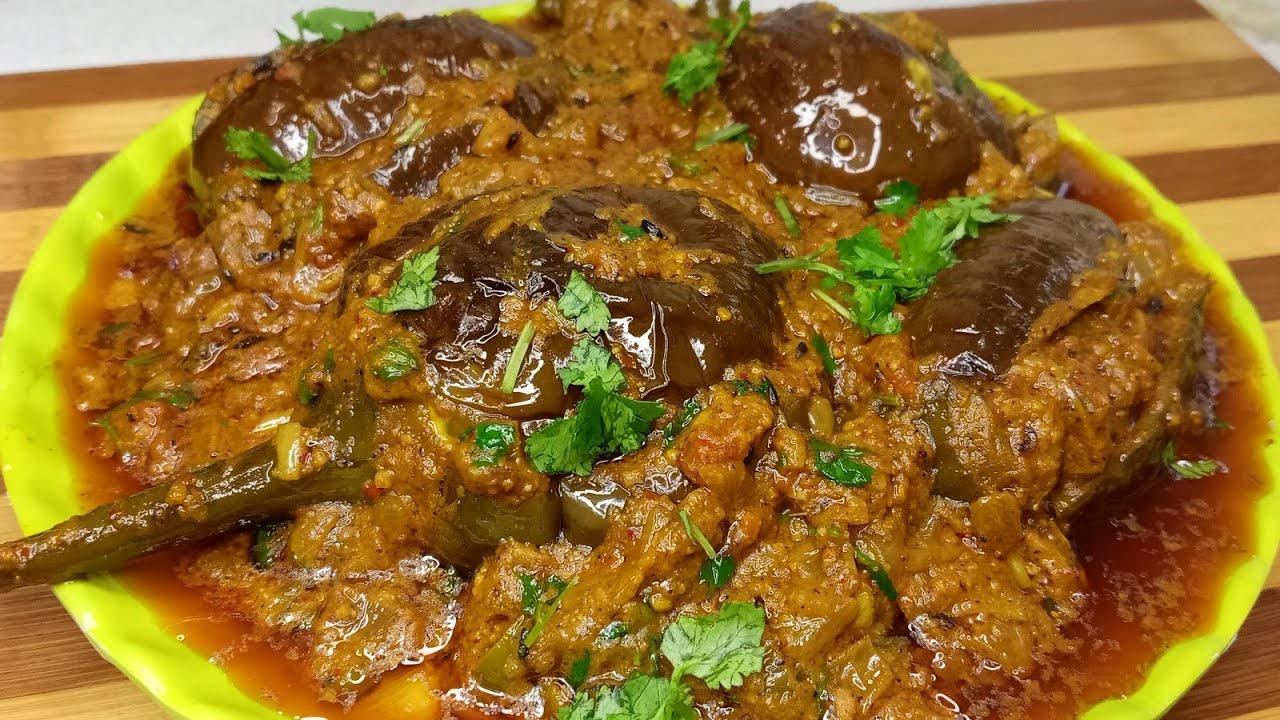 एक बार इस तरह से बनाएं भरवां बैंगन की सब्जी सब को बहुत पसंद आयेगी। Stuffed Baingan(Eggplant)Recipe। 