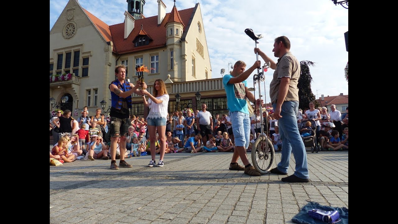 BuskerBus 2017: Lucky McDermott (juggling)