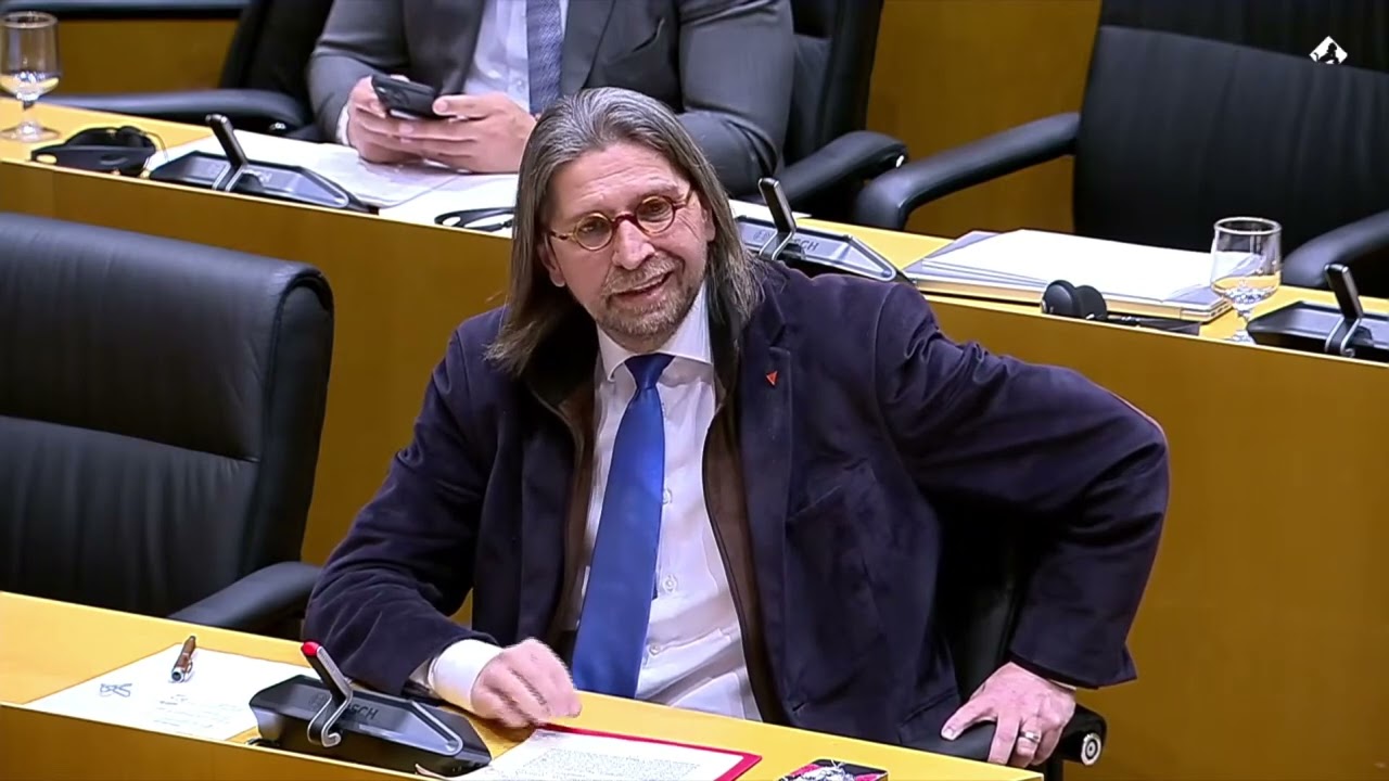 «El PP recorta en universidades y espera el rescate del Gobierno» Francisco Sierra