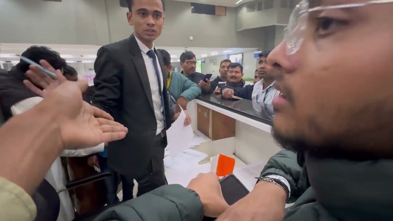 एयर इंडिया ने हमारा सामान दुबई ही छोड़ दिया और उसकी जगह तेल भरवा लिया