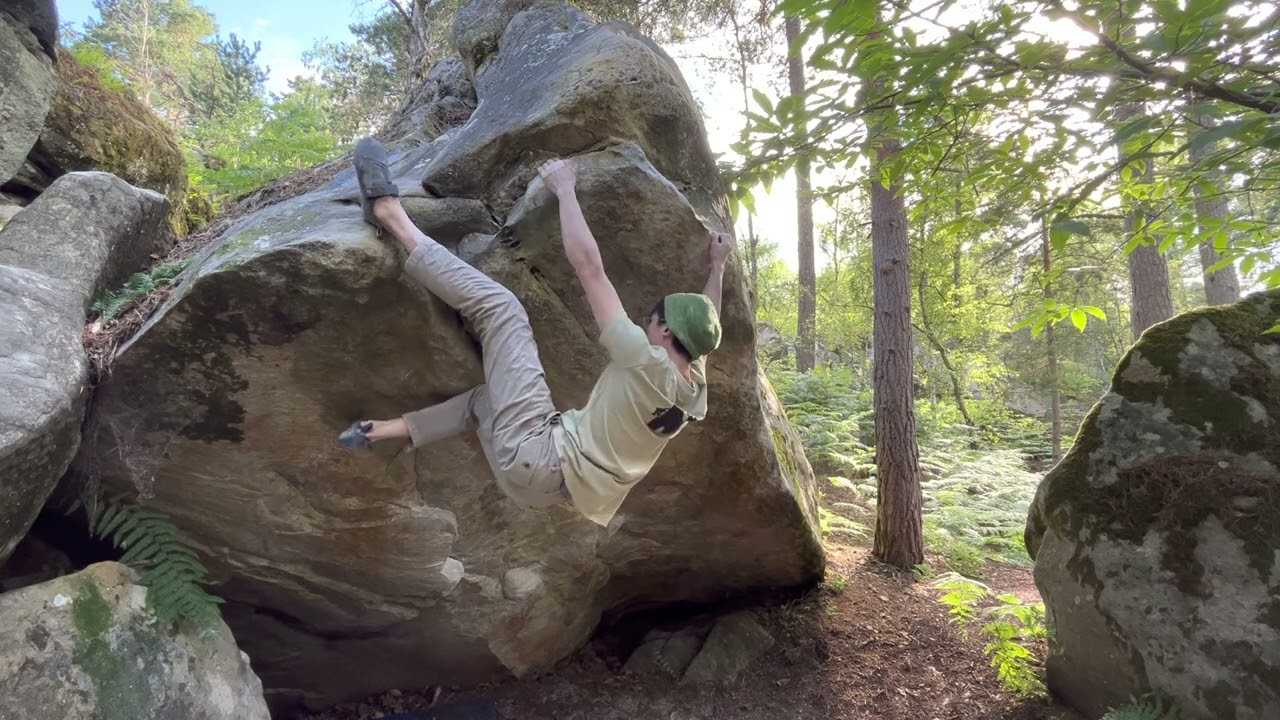 Pagota 8a / V11, in Fontainebleau France (Roche qui Tourne)
