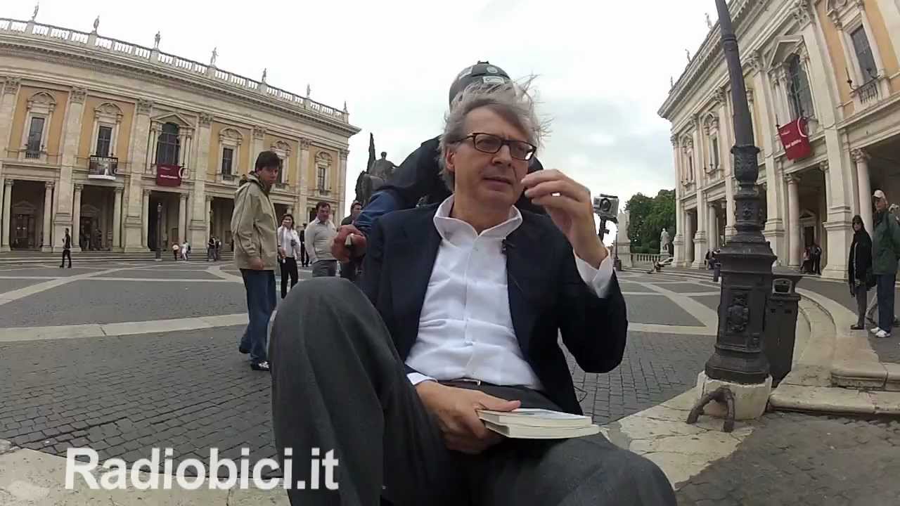 Vittorio Sgarbi a ruota libera sulla Radiobici: da Bossi caso sanitario a Boeri