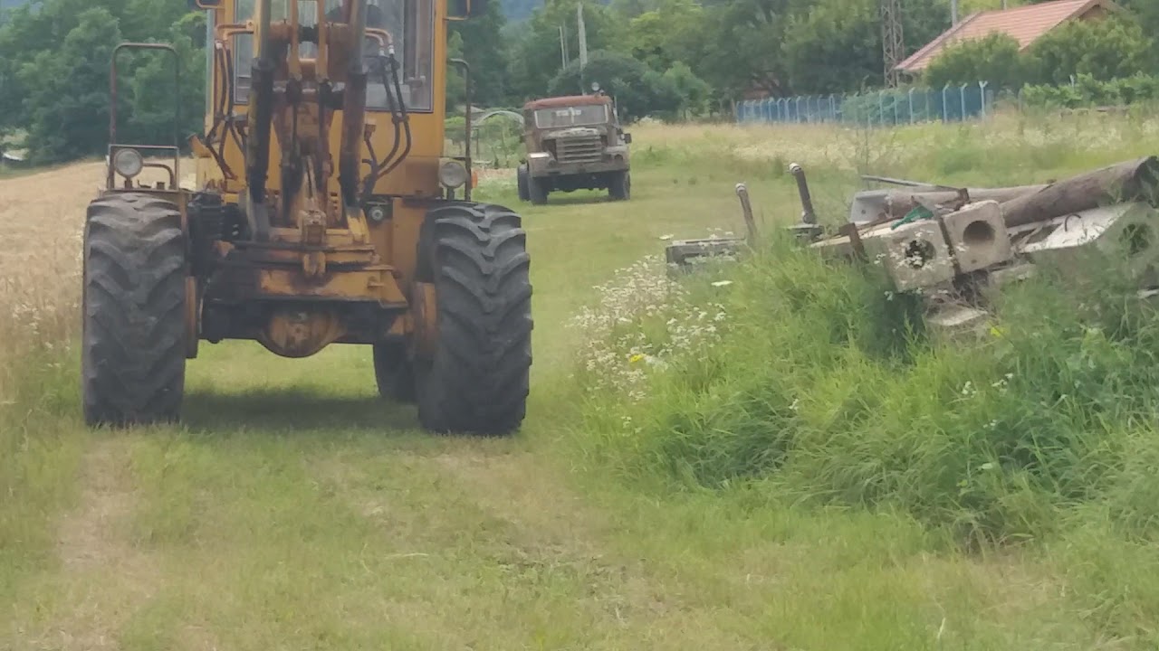 Kaszálék összeszedése az állatoknak UN 053 rakodógéppel 1.rész