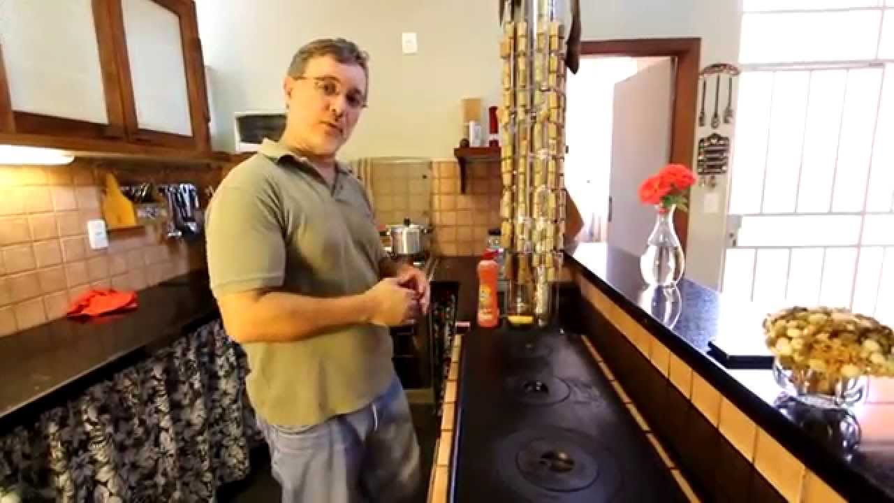 Acendendo o fogão a lenha sem fumaça