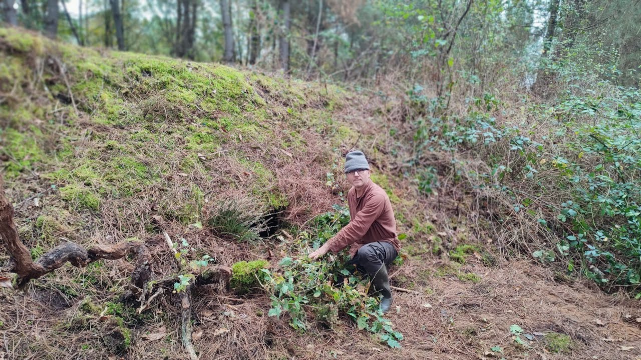 Building Hidden Underground Shelter - Deep bank Survival camouflaged shelter