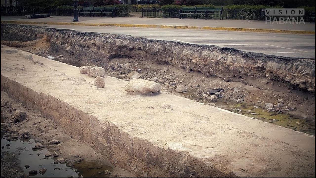 Obras de excavación de las murallas de mar de La Habana