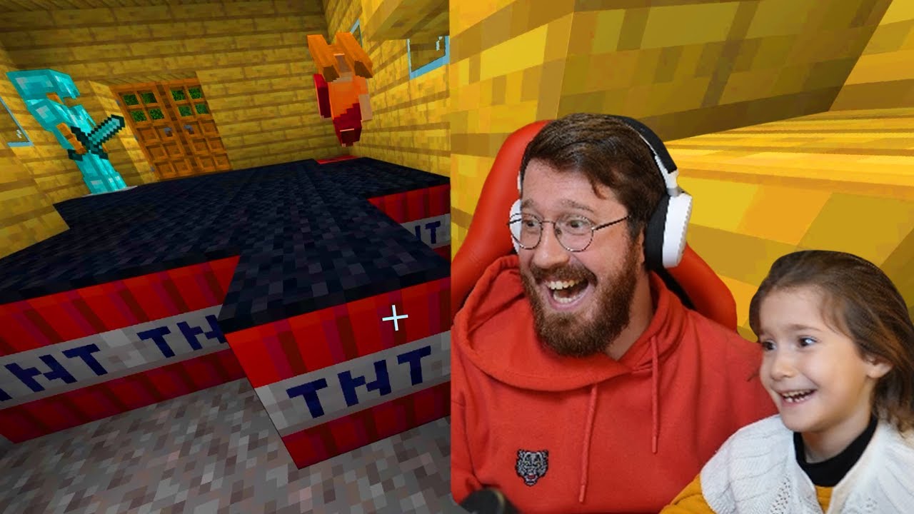 Kübra ile Gizlice Esra'nın Evini Patlatırken Yakalandık! (Minecraft)