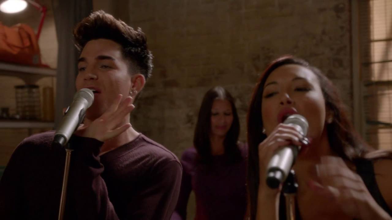 GLEE Full Performance of Roar