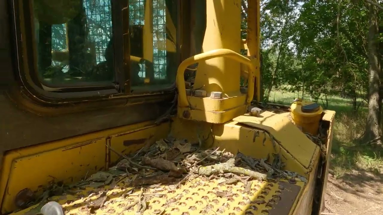Cat D6 daily grease and fluid check