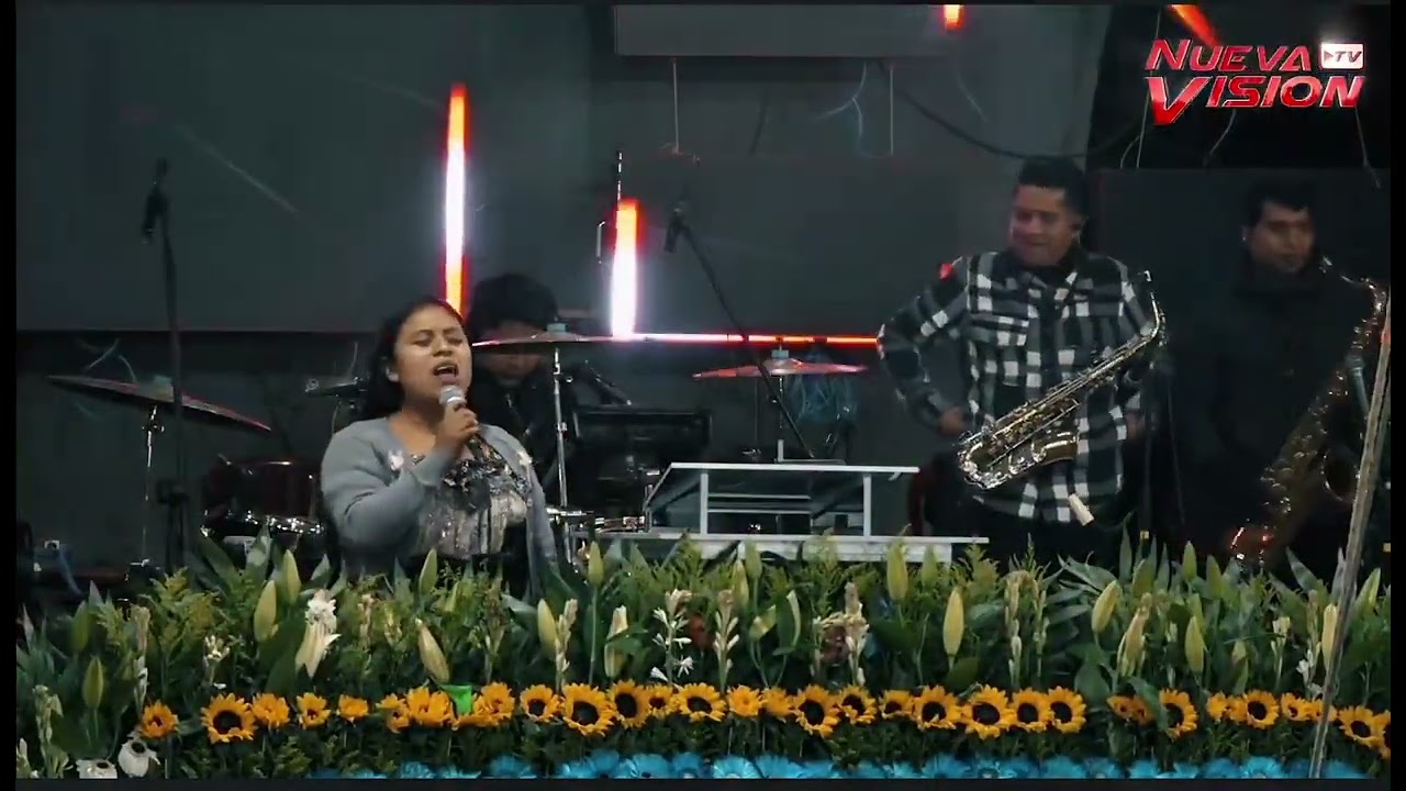 Solista María Hermelinda Tum tu  eres digno