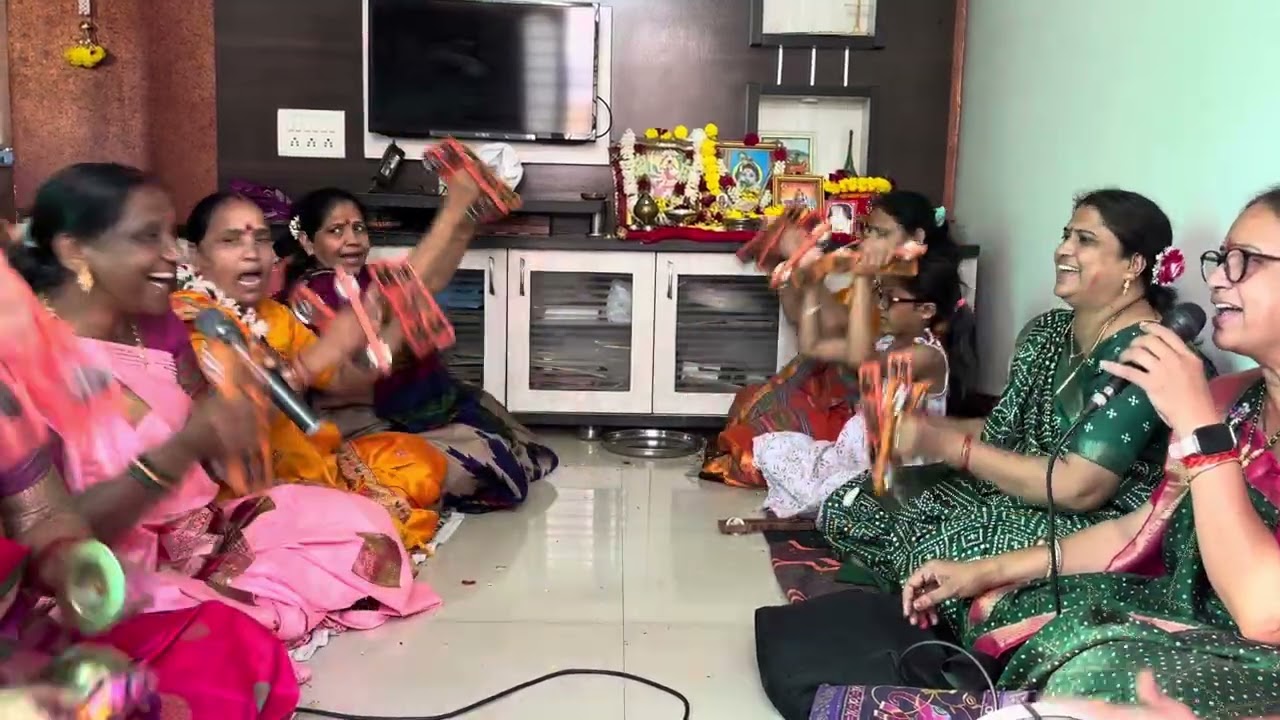લખેલું છે 🌷શાંતાબેન ના ભજન અલગ જ હોય