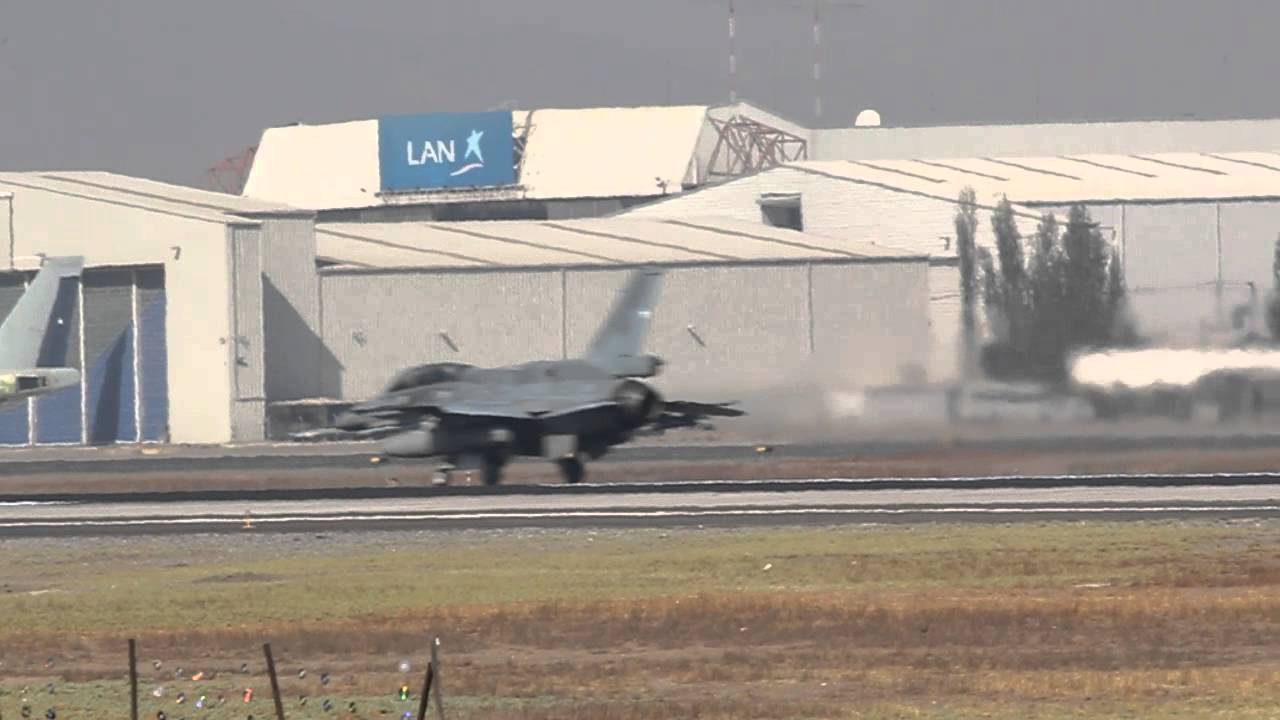 DECOLAGEM DE F-16 FACH EM SCL