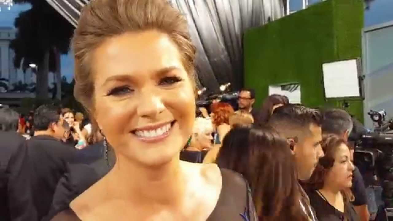 Sonya Smith in emerald at the Latin Billboards!