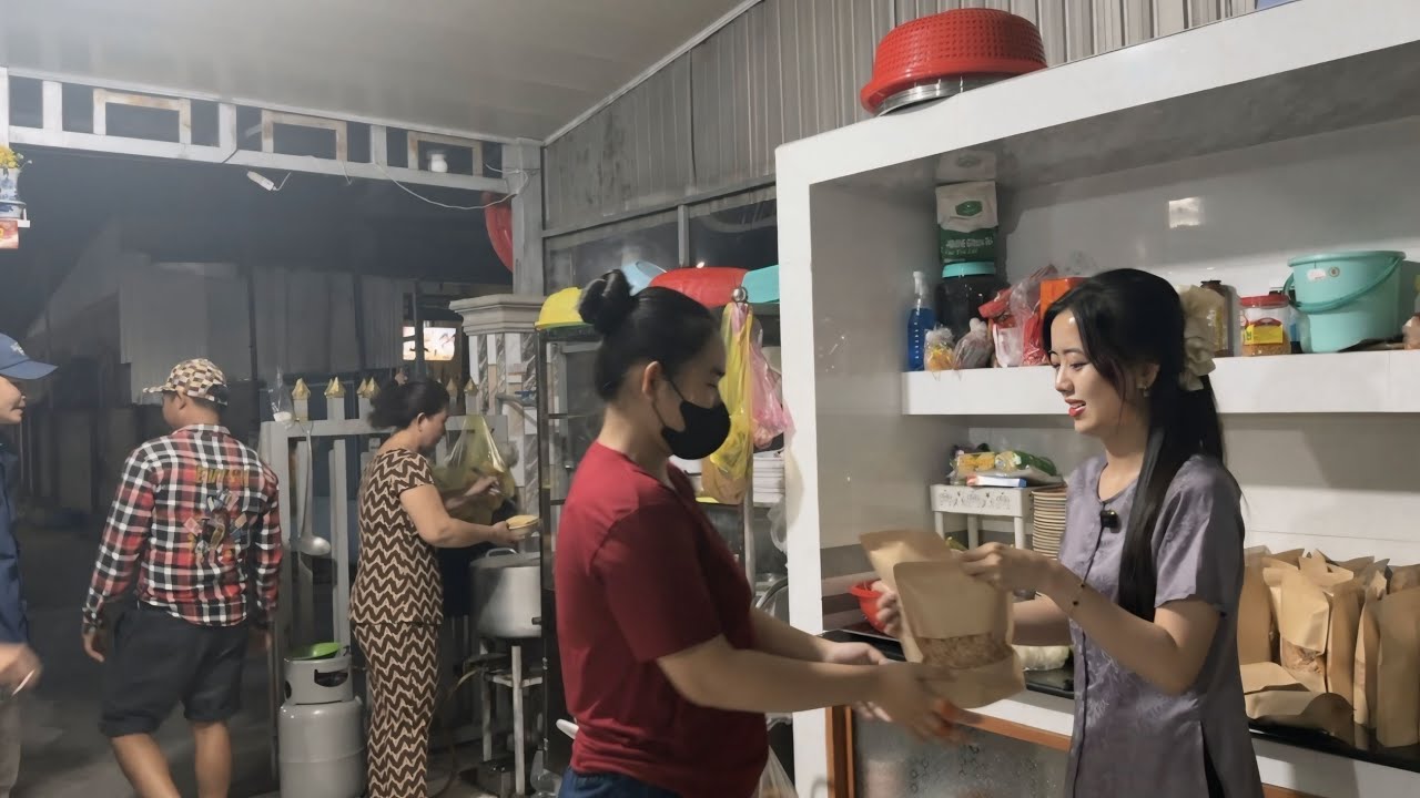 Quá Vui Khi Được 1 Vị Khách Mua Hết Đồ Ăn Sáng Và 50 Phần Quà Tặng Lại Cho Bà Con | NĐMT#836