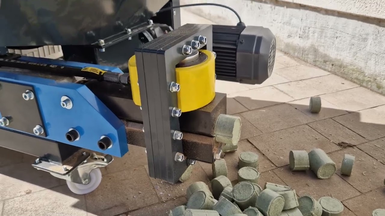 MiniBRIK-30 ECO model with plastic (PETG) shavings