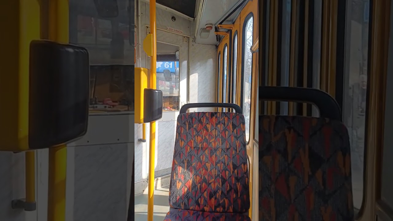 Tramvaj DPMLJ Tatra T3R.SLF ev. č. 61 a Tatra T3M.04 ev. č. 56 Linka 3 Ul. 5. Května - Lid. Sady ZOO