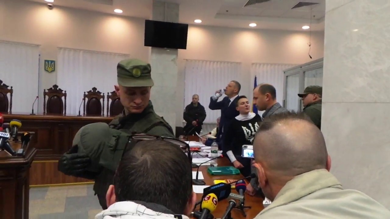 Апелляционный суд по Надежде Савченко. Савченко выводят в наручниках