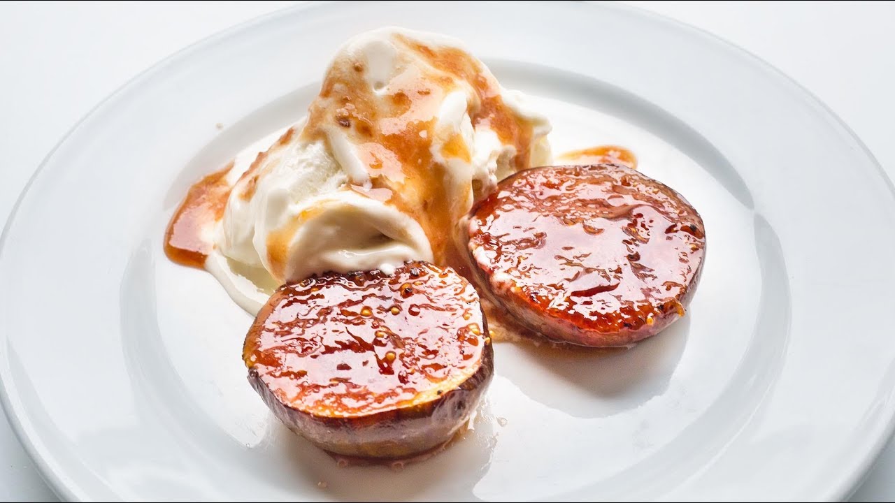 KARAMELLISIERTE FEIGEN MIT WEISSEM EIS