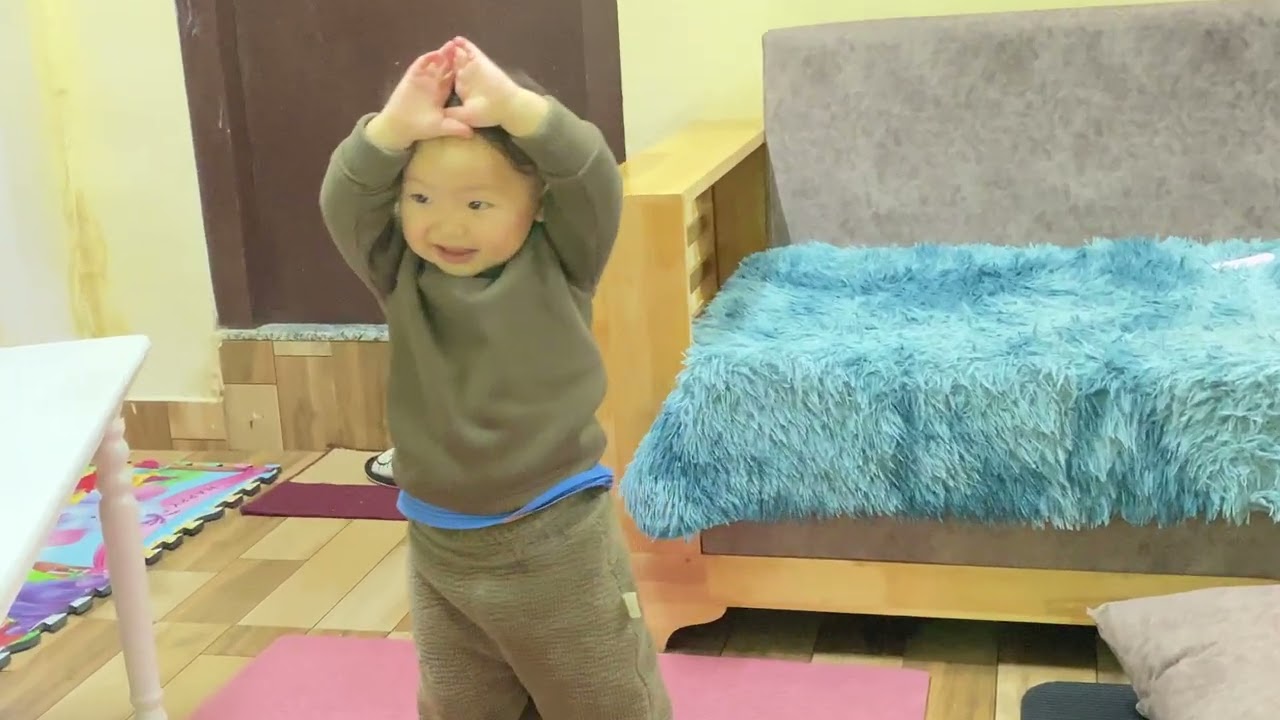Baby shark dancing 
