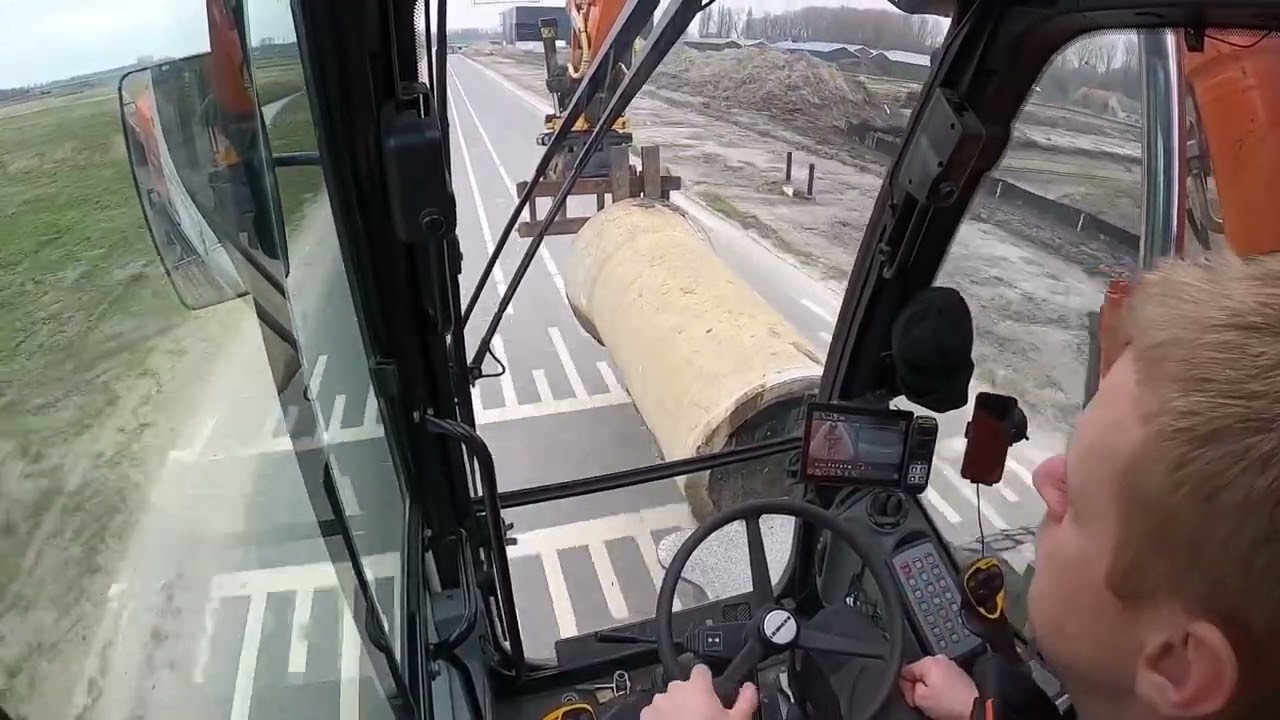 #58 Liebherr 914 Compact met Engcon draaikantelstuk
