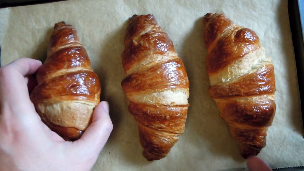 Review: Co-op 6 All Butter Croissants Frozen. Delicious food baking aromatherapy.