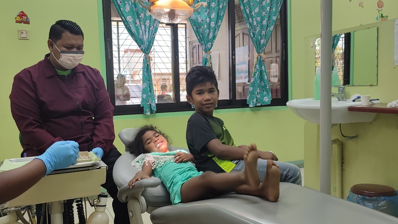 Majesty's first time at the dentist 🦷 🪥 afsluiting 2e kwartaal op school