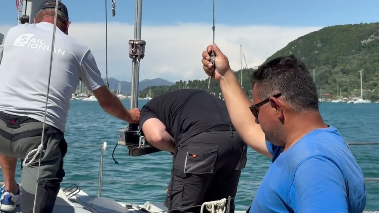 400 euro abandoned boat project   the mast goes back up | S5 E17