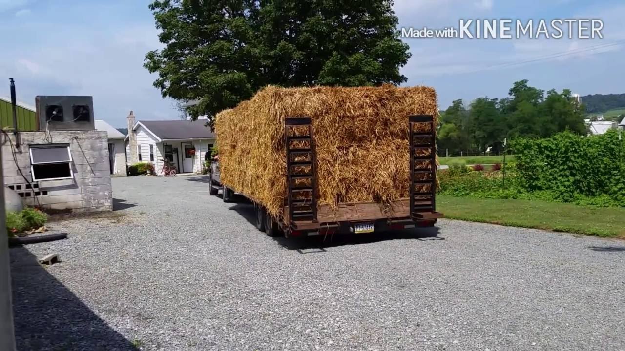 Hauling straw bales to the auction with our F350 super duty  and Appalachian gooseneck trailor 2016