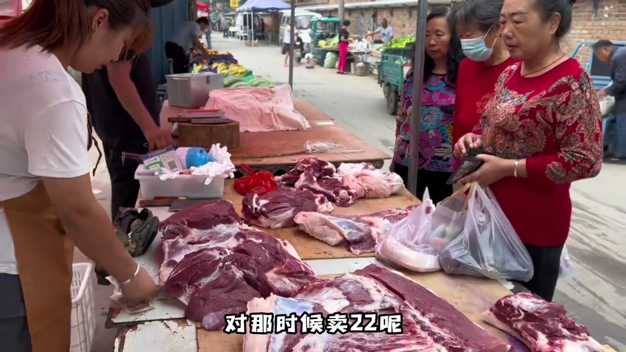 北京农村早市，黑猪肉掉价了，看看今天卖多少钱一斤？太意外