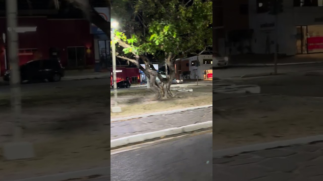 Visão noturna das avenidas Chagas Rodrigues e São Sebastião, em Parnaíba, Piauí 😍.
