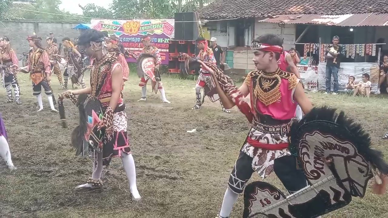 ATMOJO BUDOYO PERFOM DI PRINGOMBO #vidio #mendemjaranan #jaranan #ndadi #kudalumping 