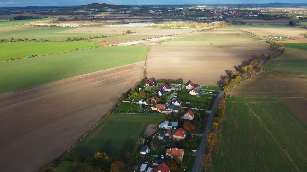 Tomkowice - przelot nad miejscowością jesienią
