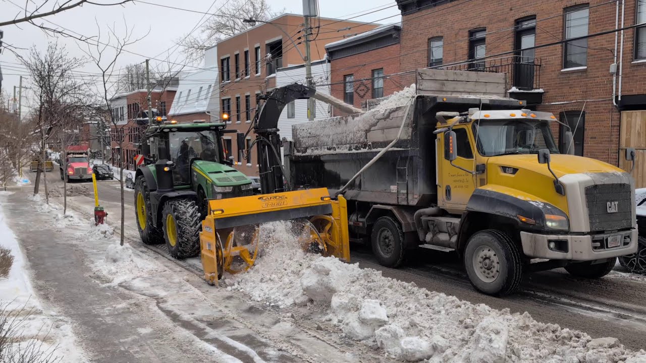 Larue R36 & John Deere 8370R - Opération Déneigement / Snow Removal Operation